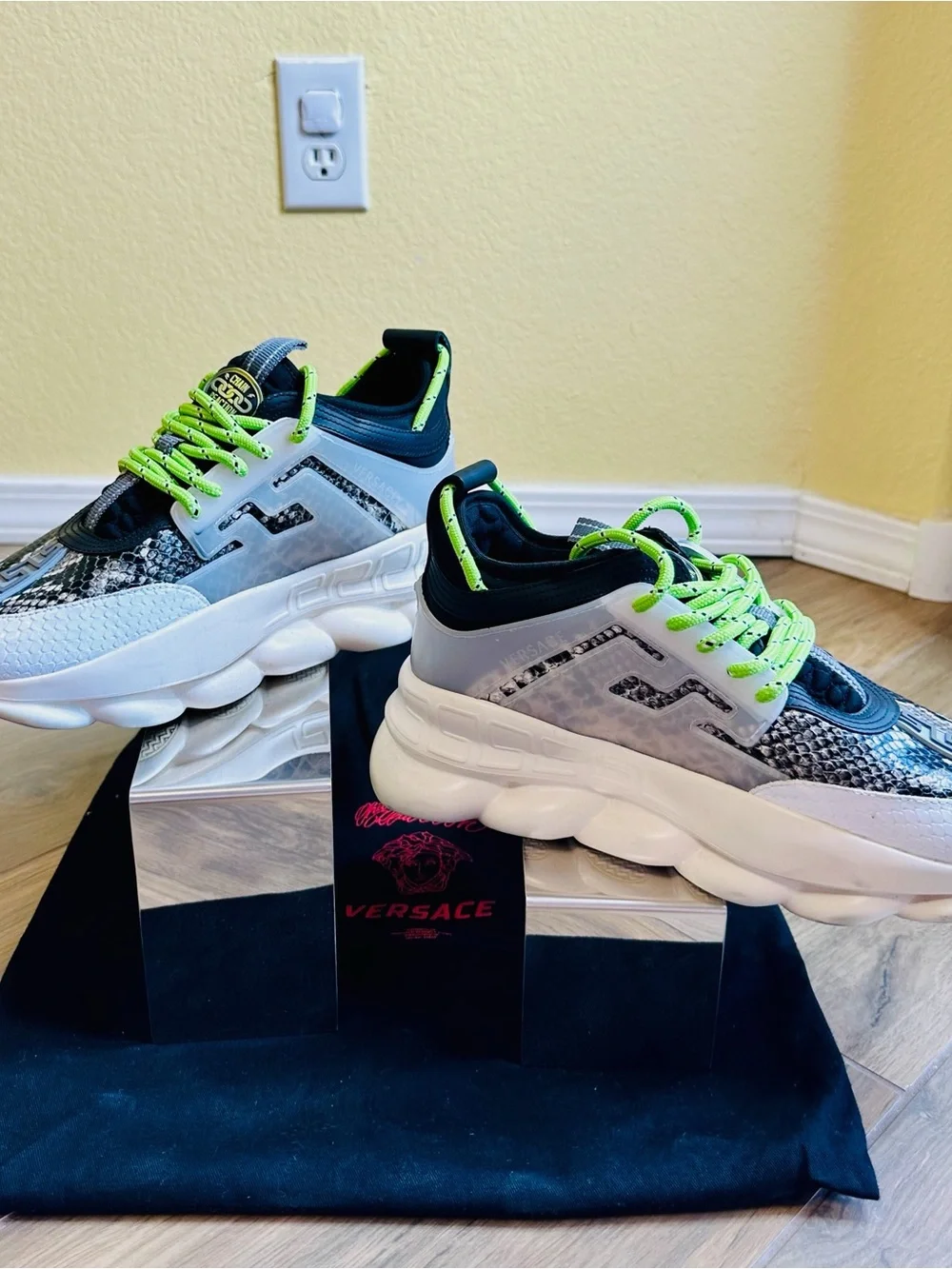 Versace chain reaction
